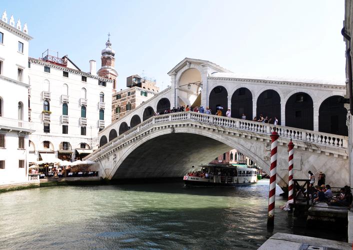 威尼斯古镇有桥（威尼斯古镇有桥梁吗）