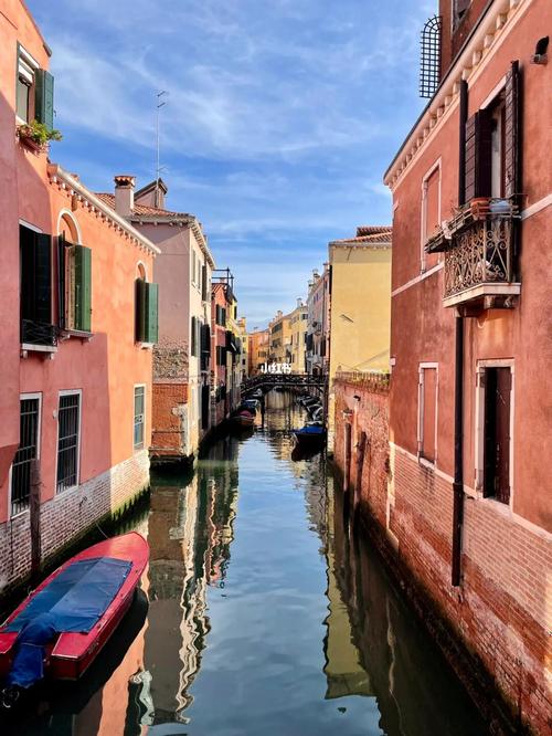 想象威尼斯岸上情景（想象你在威尼斯生活一天的情景,选一个片段写下来）
